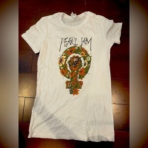 NWOT Pearl Jam Graphic CONCERT floral T-Shirt XL